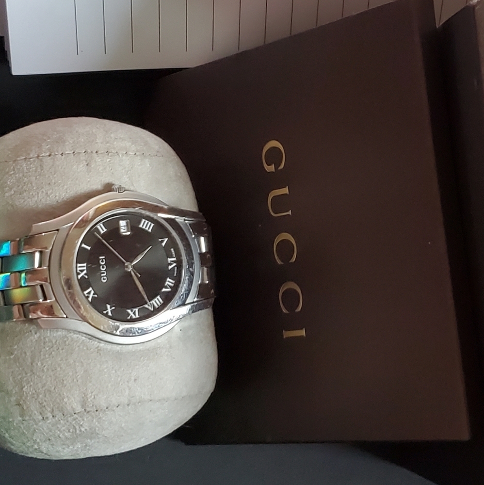 Authentic GUCCI STAINLESS STEEL LADIRS WATCH